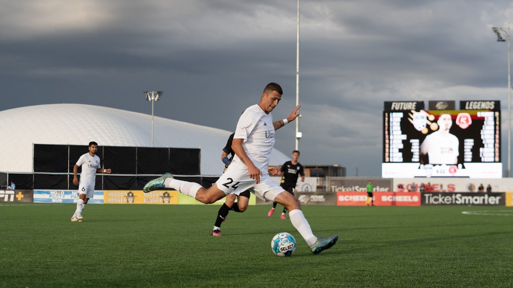 Kickers player playing against Colorado Hailstorm